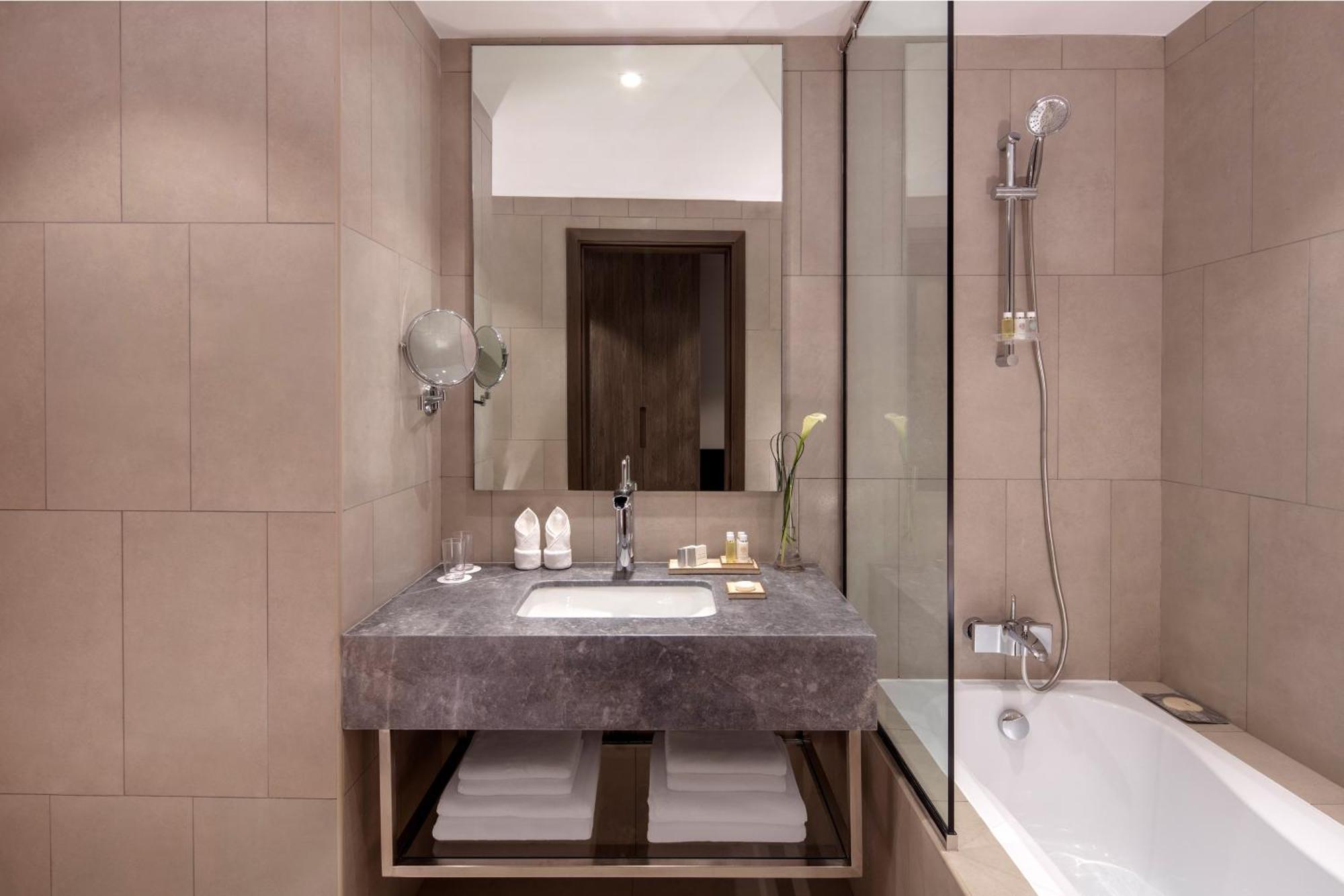 Club Room Executive lounge access Guest room 1 King